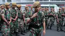 Personel pengamanan gabungan dari TNI melakukan koordinasi jelang Laga grup H Piala AFC 2018 di Stadion Utama GBK, Senayan, Jakarta (28/2/2018). Laga ini mempertemukan Persija dan Tampines Rovers.. (Bola.com/Nick Hanoatubun)