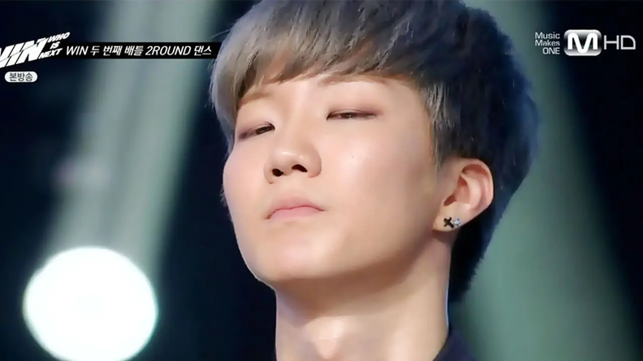 [EKSKLUSIF] Seunghoon WINNER Jatuh Saat Konser di Singapura