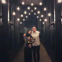 Laudya Cynthia Bella peluk Engku Emran (Instagram/@laudyacynthiabella)