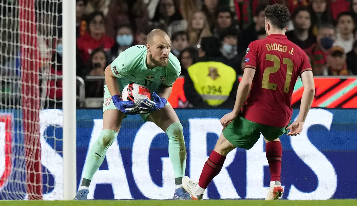 Di kubu Portugal, Diogo Jota dan kawan-kawan lebih banyak mengandalkan serangan balik. (AP/Armando Franca)