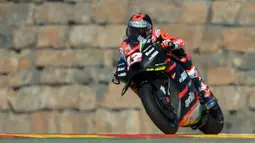 Pembalap asal Spanyol tersebut menjalani tes pada hari Minggu (31/08/2021) lalu pada sesi latihan. Hasilnya, tim Aprilia Racing akhirnya memberikan kesempatan untuk melakukan debutnya di GP Aragon 2021. (Foto: AFP/Lluis Gene)