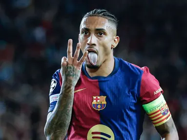 Raphinha terus menunjukkan ketajamannya dalam urusan menjebol gawang lawan. Di Liga Champions musim ini, pemain Barcelona itu sukses menempati posisi teratas sebagai pencetak gol terbanyak sementara dengan koleksi 11 gol. (AP Photo/Joan Monfort)