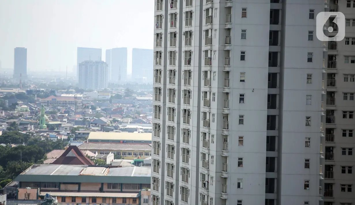 Suasana deretan unit apartemen di Jakarta, Selasa (28/7/2020). Tingkat hunian apartemen sewa pada kuartal II tahun ini berada di kisaran 66 persen hingga 67 persen. (Liputan6.com/Faizal Fanani)
