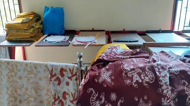 Kegiatan membatik di Kelompok Batik Serumpun Berlian (Foto: Liputan6.com/Agustina Melani)