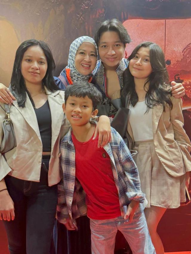 Potret Kiesha Alvaro dan Keluarga (Instagram/@okieagustina_)