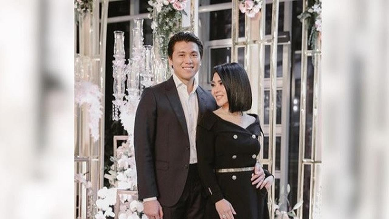 Syahrini dan Reino Barack