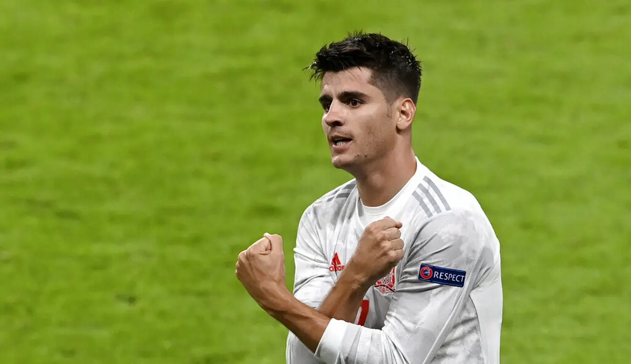 Penyerang Spanyol, Alvaro Morata melakukan selebrasi setelah mencetak gol ke gawang Italia pada pertandingan semifinal Euro 2020 di di stadion Wembley di London, Rabu (7/7/2021).  Italia akan bertemu antara pemenang Inggris vs Denmark di babak final. (Facundo Arrizabalaga/Pool Photo via AP)