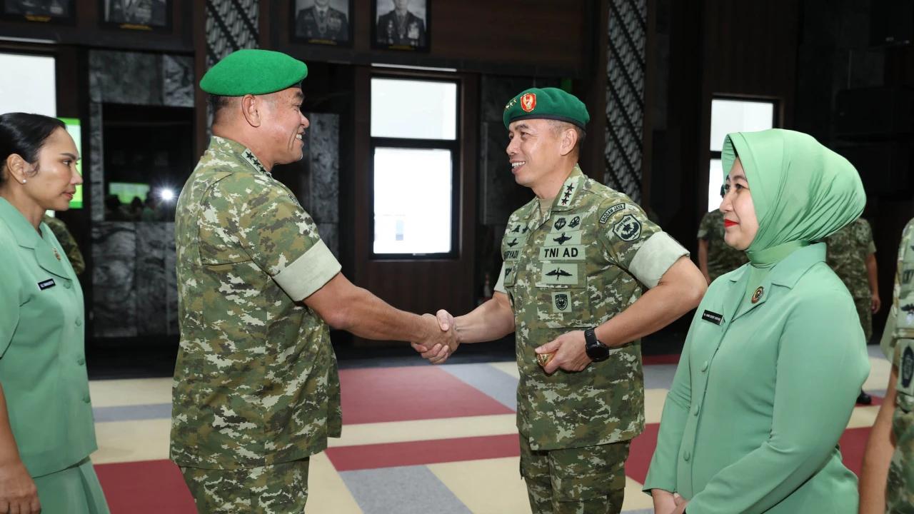 FOTO: Pangdam Jaya dan Pangkogabwilhan III Resmi  Naik Pangkat Jadi Letjen TNI