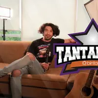 Lihat keseruan Reza Rahadian bermain games tebak lagu bersama tim redaksi bintang.com.