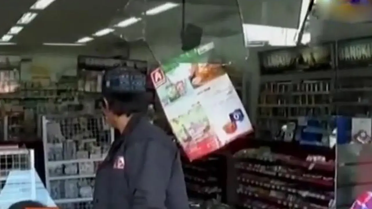Minimarket Ditabrak 