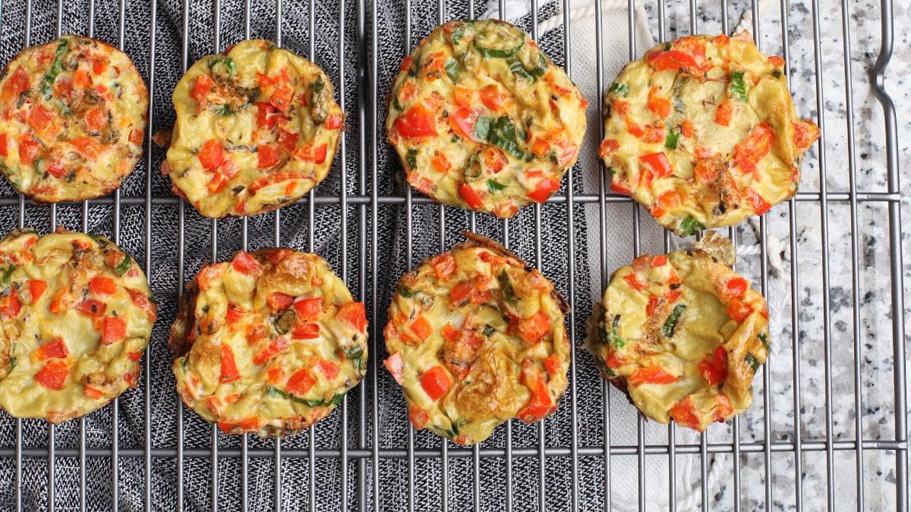 Selain untuk dikonsumsi sendiri, pizza mini juga bisa menjadi ide usaha kue rumahan yang menjanjikan.