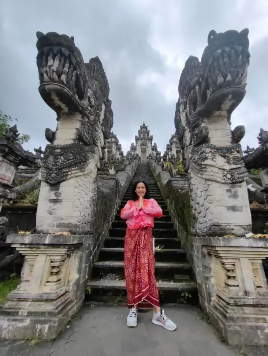 [Instagram/lydiakandou_]