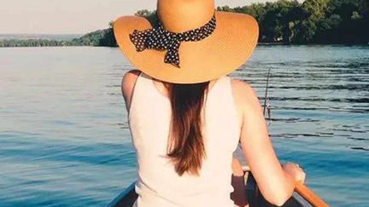 20. "Jangan sia-sia kan liburanmu Karena liburan itu tidak akan terjadi dua kali."