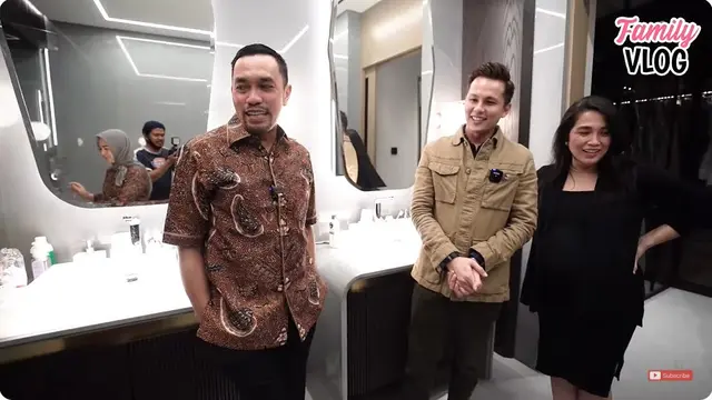 6 Potret Kamar Mandi Utama di Rumah Ahmad Sahroni, Mewah Dilengkapi TV