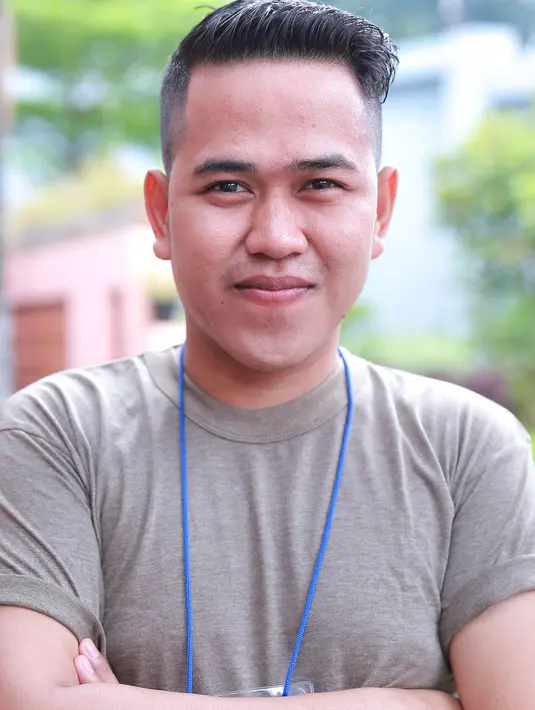 Tak hanya Sofia  mempersiapkan segala sesuatu kegiatan hari ini, Ical terlihat sibuk di karantina. “Saya sudah merencanakan berbagai acara hari ini tidak kalah menarik dari peserta lainnya” komentar Ical finalis D’Academy 3.(Galih W.Satria/Bintang.com)