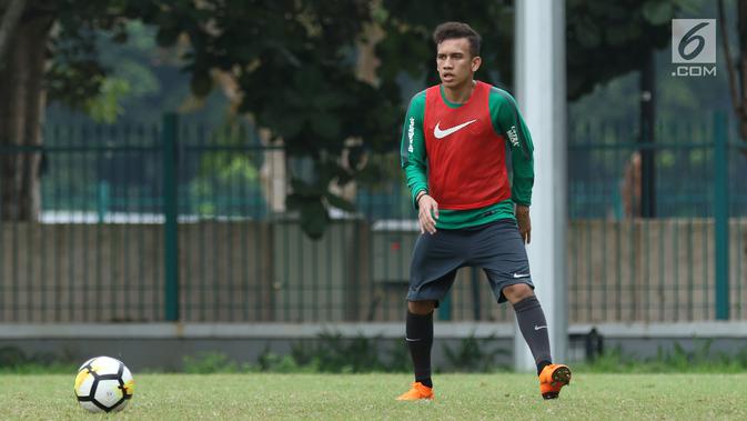 Pesepakbola muda Indonesia, Egy Maulana Vikri, telah jalani debut bersama Lechia Gdansk. (Liputan6.com/Helmi Fithriansyah)