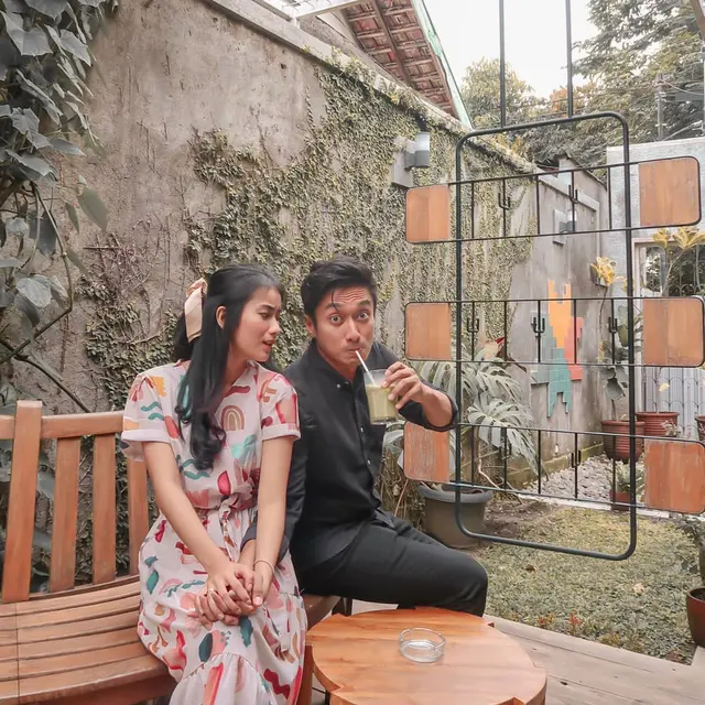 Umumkan Hamil Anak Pertama, Ini 6 Potret Mesra Ina Marika dan Rezca Syam