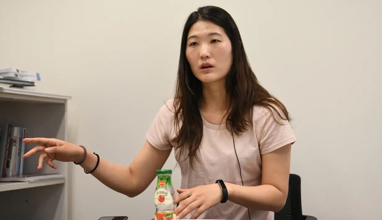 Kim Eun-hee saat wawancara dengan AFP di Seoul 29 Mei 2018. Perempuan 27 tahun ini membeberkan peristiwa kelam yang dialaminya sewaktu berada di kamp pelatihan tenis kepada kantor AFP (20/7/2018). (AFP Photo/Jung Yeon-je)