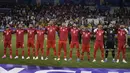 Para pemain starting XI Timnas Bahrain berbaris menyanyikan lagu kebangsaan sebelum dimulainya laga kedua Grup E Piala Asia 2023 menghadapi Malaysia di Jassim bin Hamad Stadium, Al Rayyan, Qatar, Sabtu (20/1/2024) sore waktu setempat. (AP Photo/Thanassis Stavrakis)