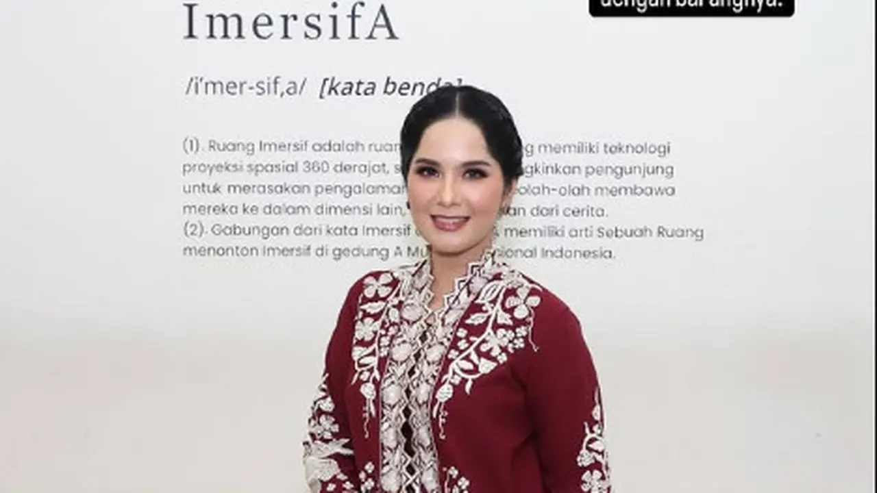 Parade Kebaya Encim dari Annisa Pohan, Cynthia Ganesha hingga Widi Wardhana di Pameran Kongsi, Siapa yang Paling Menarik?