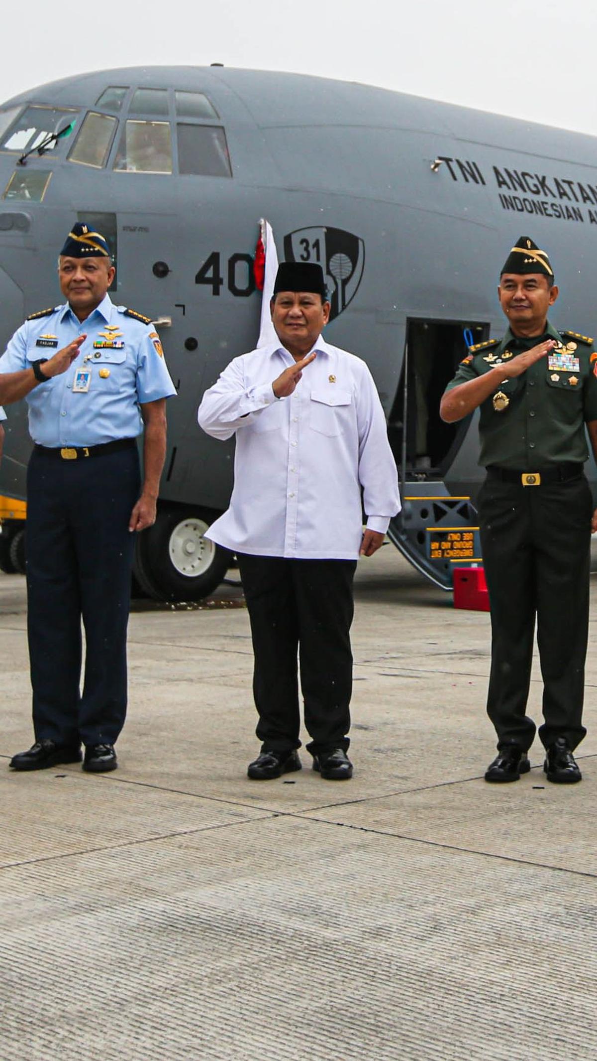 “Super Hercules C-130J juga telah disempurnakan dengan tampilan layar head-up, serta navigasi canggih yang mencakup sistem navigasi inersia ganda dan GPS,” Kemhan menutup.