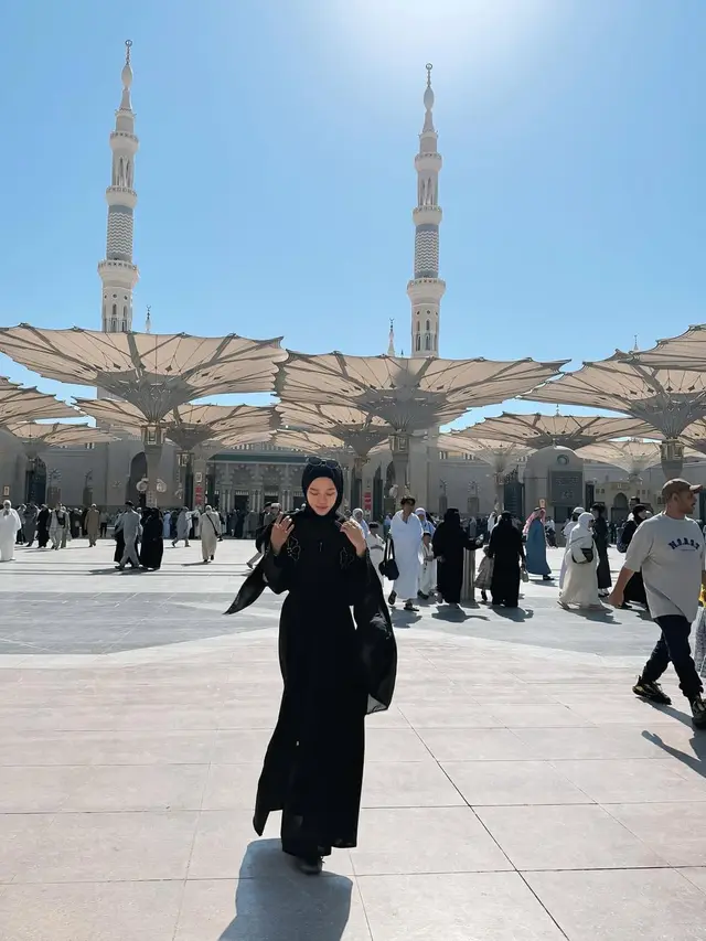 Potret Penampilan Ummi Quary di Berbagai Momen (credit: instagram/ummi_quary)