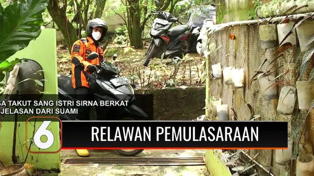 Relawan dari berbagai profesi, bantu tenaga kesehatan di garda terdepan. Seperti yang dilakukan Solichin, seorang Guru olahraga di sebuah SD ini ikhlas bantu korban Covid-19 untuk pemulasaraan.