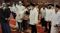 Menteri Pertahanan (Menhan) Prabowo Subianto hari ini, Senin (2/5/2022) menunaikan Salat Idul Fitri di Masjid Hubbul Wathon, Padepokan Garuda Yaksa, Hambalang, Bogor. (Foto: Istimewa).