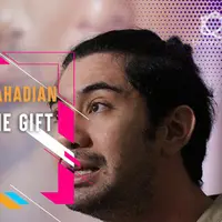 Pengorbanan hidup Harun yang diperankan oleh Reza Rahadian dalam film The Gift
