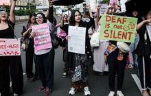 FOTO:  Peringati Hari Perempuan Sedunia, Aktivis Perempuan Menyerukan Penegakan Demokrasi dan Supremasi Hukum