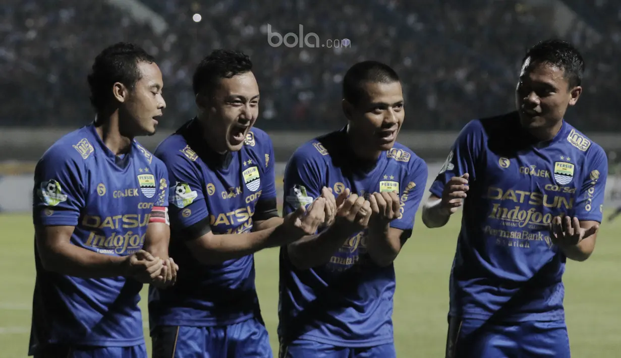 Gelandang Persib Bandung, Shohei Matsunaga, melakukan selebrasi usai mencetak gol ke gawang PSM Makassar pada laga lanjutan Liga 1 di Stadion GBLA, Bandung, Rabu, (5/7/2017). Persib menang 2-1 atas PSM. (Bola.com/M Iqbal Ichsan)
