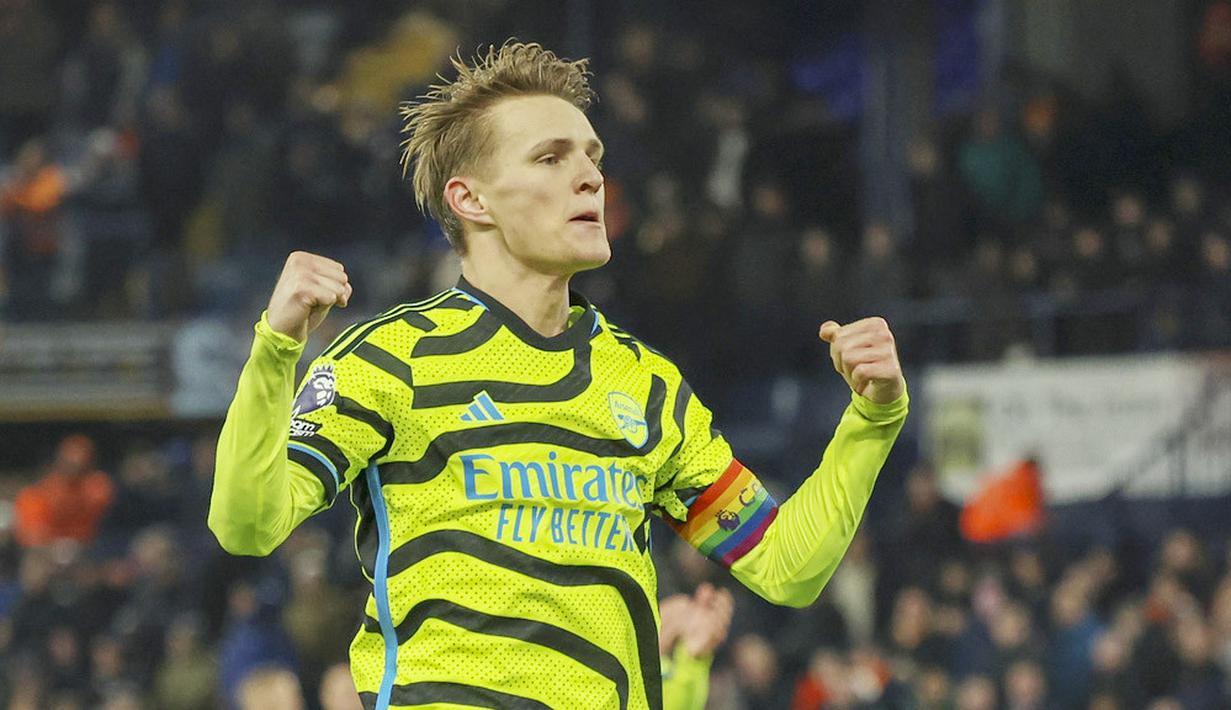 Pada laga ini Martin Odegaard menjalankan tugasnya dengan cukup baik yaitu mengatur tempo permainan timnya. Ia juga memberi assist untuk gol kemenangan Arsenal. (AP Photo/Ian Walton)
