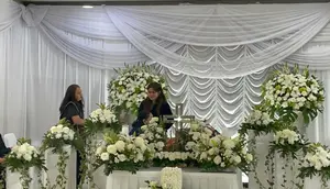 Marsha Aruan Menangis di Depan Jenazah Sang Ibu