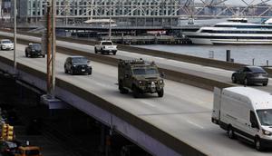 Konvoi yang diyakini membawa mantan Presiden Venezuela, Nicolas Maduro, meninggalkan Gedung Pengadilan Daniel Patrick Moynihan Amerika Serikat setelah Maduro menghadiri sidang dakwaannya pada 5 Januari 2026 di New York. Nicolas Maduro mengaku tidak bersalah atas tuduhan terorisme narkoba di pengadilan New York pada hari Senin, dua hari setelah diculik oleh pasukan AS dalam penggerebekan mengejutkan di rumahnya di Caracas. Maduro, 63 tahun, mengatakan kepada hakim federal di Manhattan bahwa dia telah "diculik" dari Venezuela dan mengatakan "Saya tidak bersalah, saya tidak bersalah," demikian dilaporkan media AS. (ANGELA WEISS/AFP)