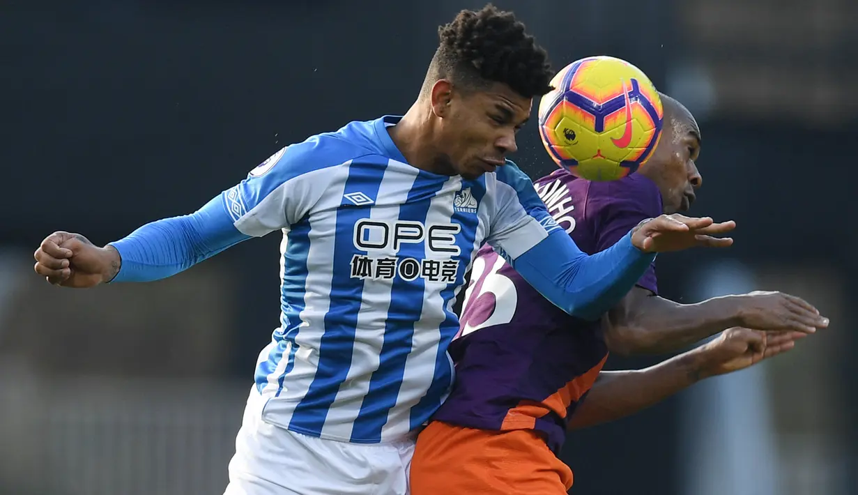 Juninho Bacuna. Gelandang 25 tahun yang sejak tengah musim 2021/2022 memperkuat Birmingham City di Championship ini tercatat pernah membela 1 klub di Premier League, yaitu Huddersfield Town. Huddersfield dibelanya selama total 3 musim, 1 musim di Premier League dan 2 musim di Championship pada 2018/2019 hingga 2020/2021. Bersama Timnas Curacao, ia telah mengoleksi 15 caps dengan torehan 2 gol dan 4 assist sejak debut pada 8 September 2019. Sebelumnya ia juga sempat memperkuat Timnas Belanda di level yunior. (AFP/Paul Ellis)