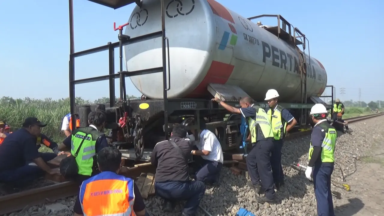 Kereta api anjlok