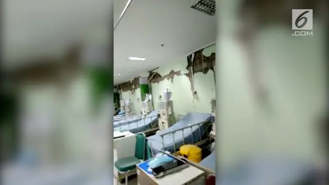 Gempa 6,9 Skala Ritcher (SR) itu juga menyebabkan pasien di sejumlah rumah sakit di Banyumas dievakuasi dari ruangan.