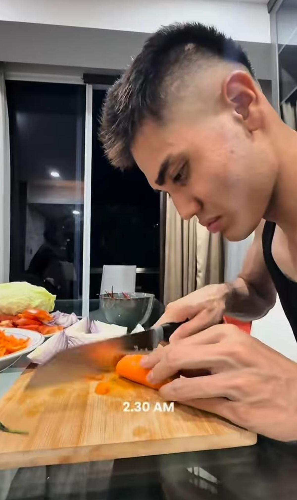 Aisar Khaled Masak Sahur untuk Berbagi, Mendapat Pujian Hangat dari Netizen