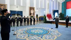 Presiden Republik Indonesia, Prabowo Subianto (kedua kanan) memimpin upacara pelantikan empat menteri baru dan satu wakil menteri pada Kabinet Merah Putih di Istana Negara, Jakarta, pada Senin 8 September 2025. (Foto: Biro Pers Istana Kepresidenan)