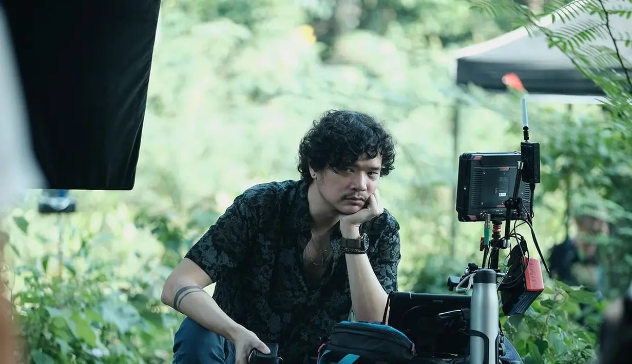 Sosok Timo Tjahjanto sendiri sudah lekat dengan film laga. Karyanya seperti "The Night Comes For Us" dan "The Big 4" berhasil masuk dalam daftar Netflix Global Top 10 Non-English Films di 65 negara. [Foto: Instagram/timobros]