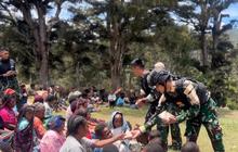 Pendekatan Kemanusiaan Satgas Yonif 511/DY Bawa Perubahan Positif di Pedalaman Papua