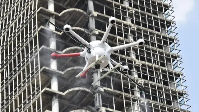 Potret Drone yang digunakan untuk menyemprot disinfektan