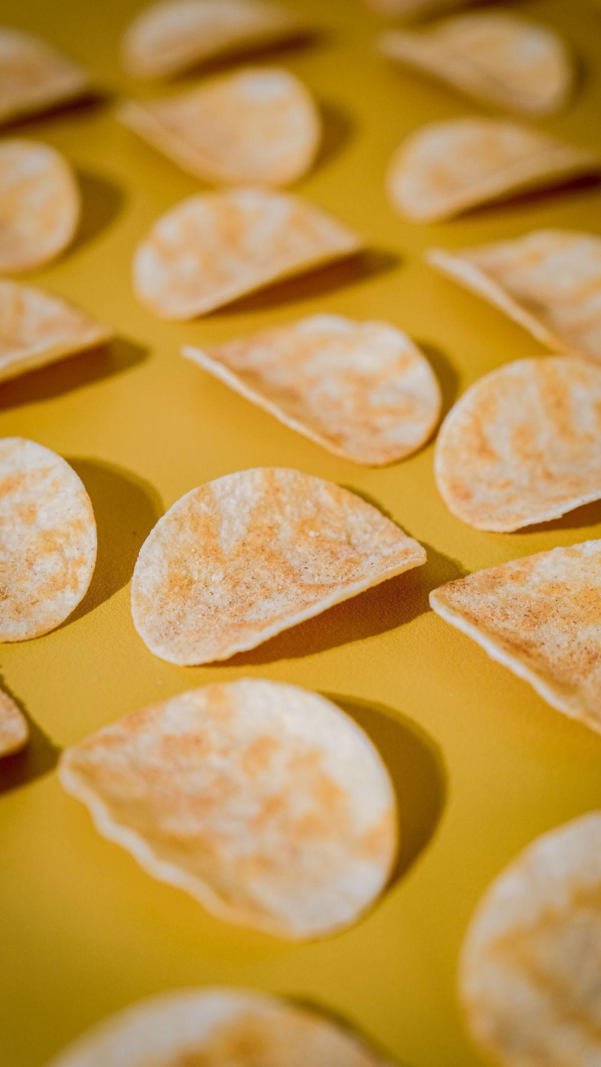 Ultra Processed Food adalah makanan yang telah diubah dari bentuk aslinya melalui beberapa tahapan. Ultra Processed Food pada dasarnya dibuat dengan menambahkan gula, garam, lemak, dan pewarna atau pengawet buatan. Ultra Processed Food sebagian besar te