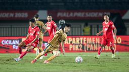 Pemain Dewa United,&nbsp;Taisei Marukawa, saat melawan Liga Indonesia All-Star dalam perebutan tempat ketiga Piala Presiden 2025 di Stadion Si Jalak Harupat, Kabupaten Bandung, pada Sabtu (12/7/2025) malam WIB. (Bola.com/Bagas Lazuardi)