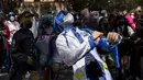 <p>Penggemar anime dan video game Kuba berpakaian seperti pahlawan atau karakter favorit mereka, berparade Cosplay di sela-sela Pameran Buku Internasional Havana, di Havana, Sabtu (23/4/2022). (AP Photo/ Ramon Espinosa)</p>