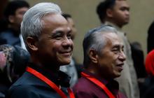 FOTO: Senyum Ganjar Pranowo Temani Hasto Kristiyanto Hadapi Tuntutan Jaksa KPK