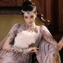 Dilraba Dilmurat Gigit Kupu-kupu di Red Carpet, Gaunnya Bikin Terpukau