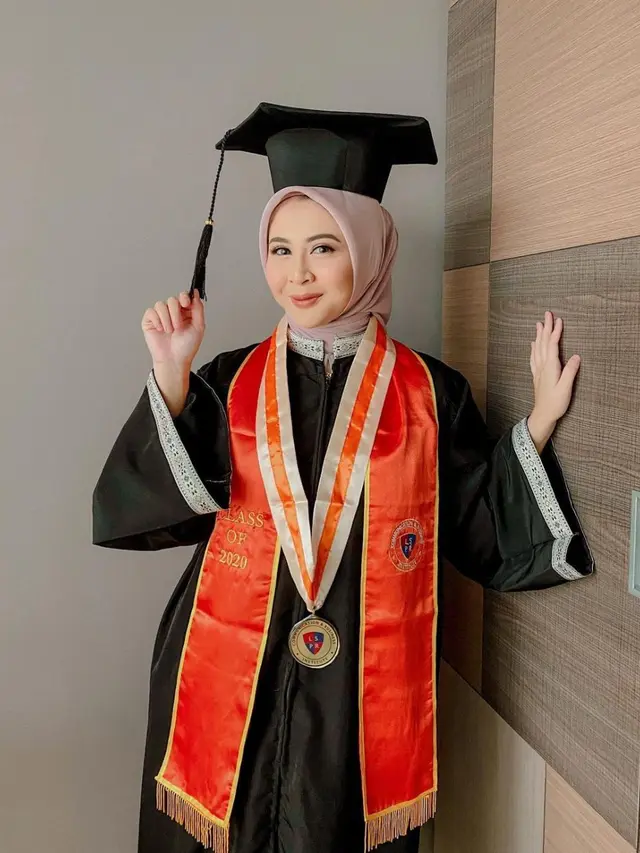 6 seleb yang wisuda di tengah pandemi
