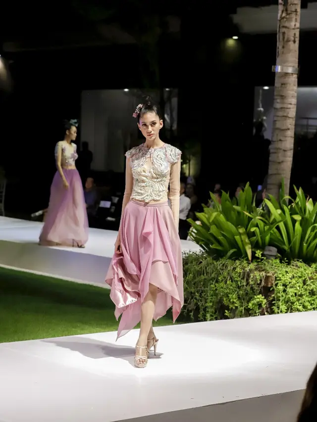 Parade Gaun Malam di Bali Fashion Trend 2019