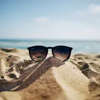 ilustrasi cara merawat kacamata hitam/Ethan Robertson/unsplash